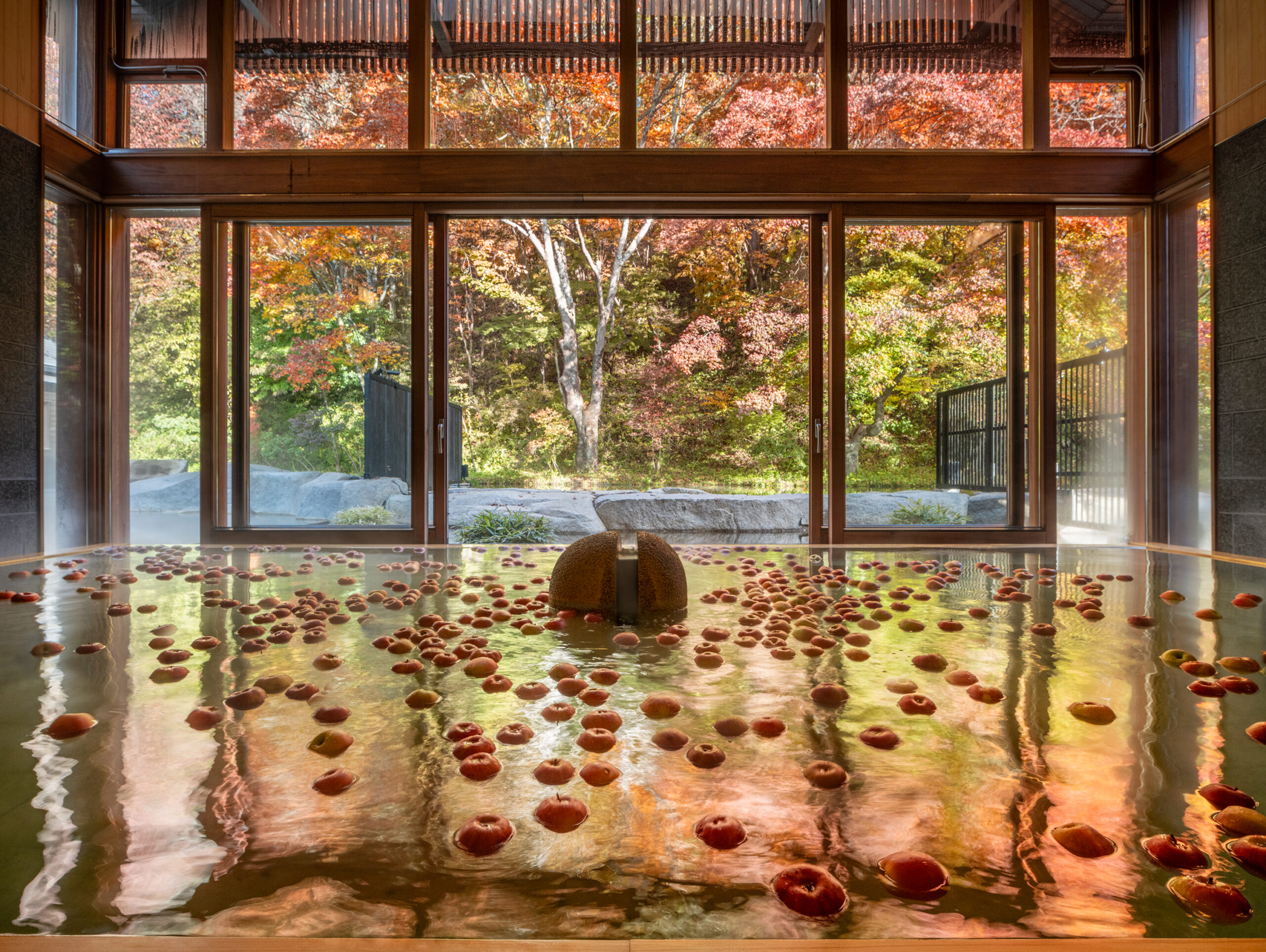 葦でできた象のテーブル 動く球が砂に枯山水を描く魔法のテーブル【SISYPHUS】 - HYAKKEI